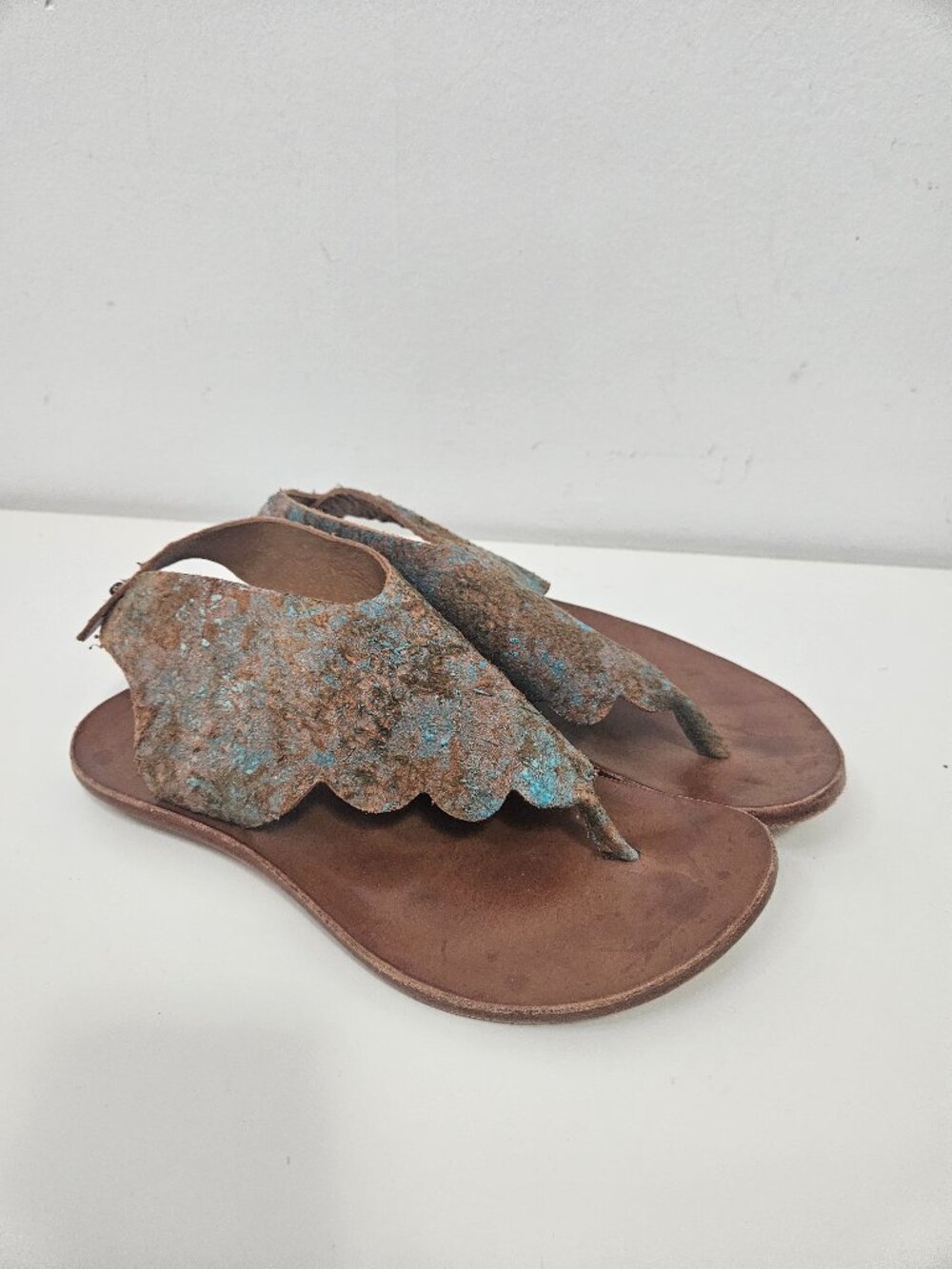 CYDWOQ Sandals Sz 38 Artsy Turquoise Brown Textured Leather Thong Scalloped Edge